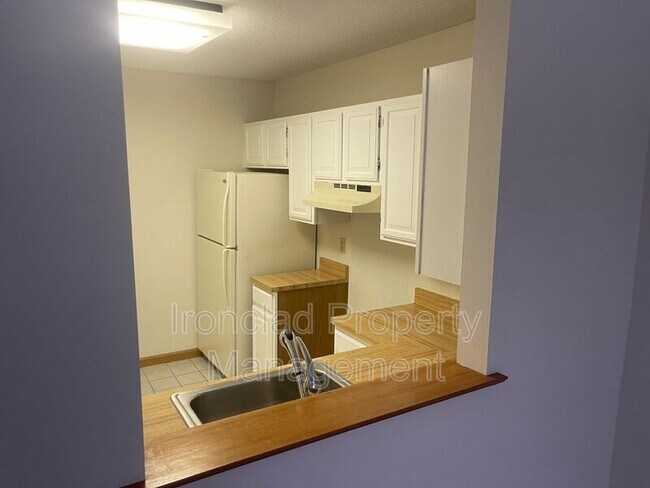 Foto del edificio - 705 Lake Ave
