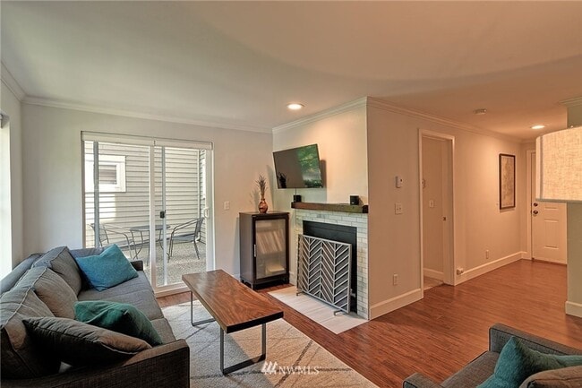 Building Photo - Fremont – Updated 2 Bedroom / 1 Bath Condo...