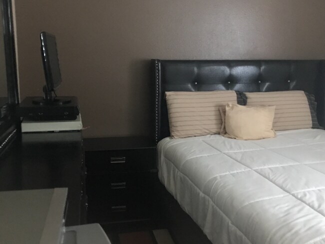 Foto del edificio - 10745 Champagne Rd