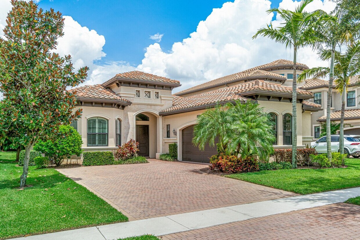 Foto principal - 8287 Lost Creek Ln