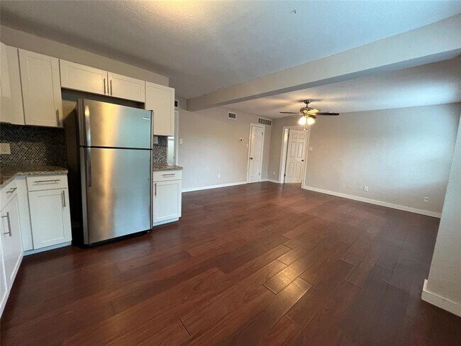 Foto del edificio - 7202 Twin Crest Dr
