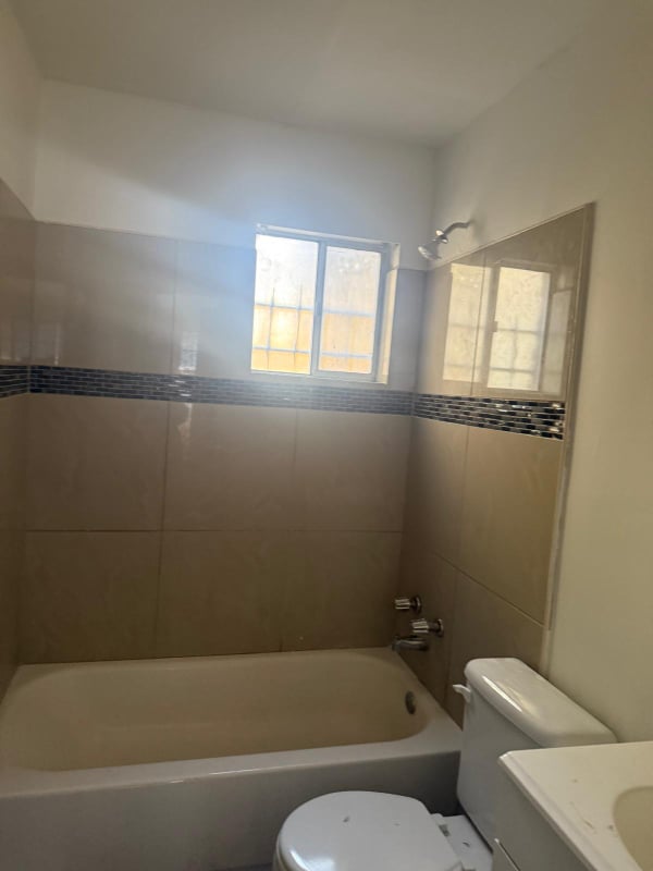 Building Photo - 607 E McLemore Ave