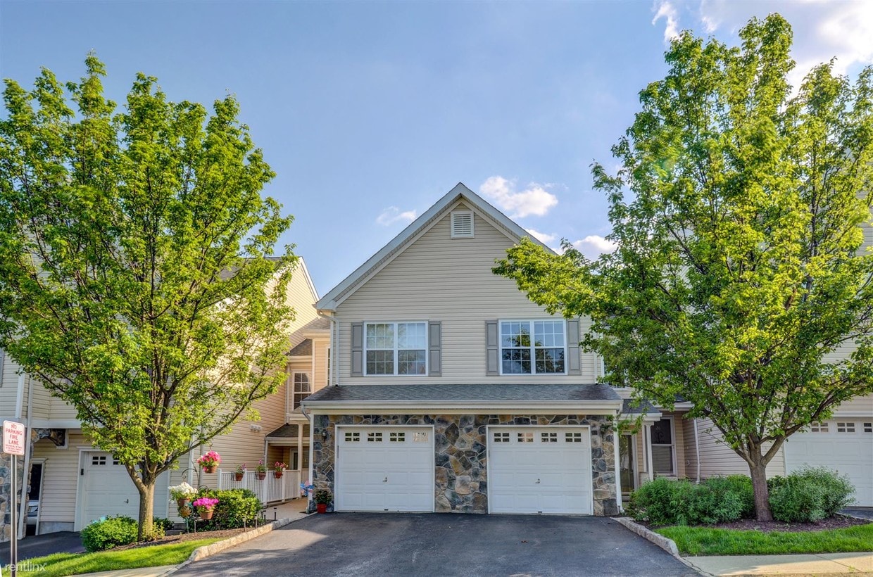 Primary Photo - 2 br, 2.5 bath Townhome - 25 Mountainside Dr