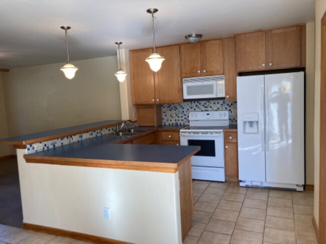 Foto del edificio - 74 N Hanley Ave