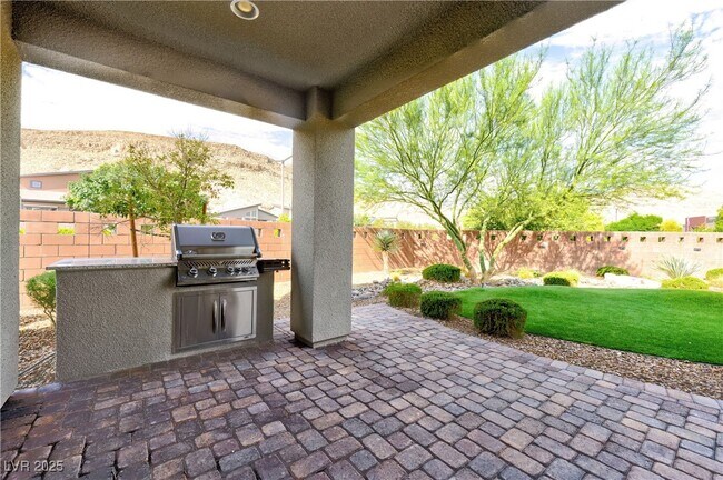 Building Photo - 7017 Pearl Hilltop Ct