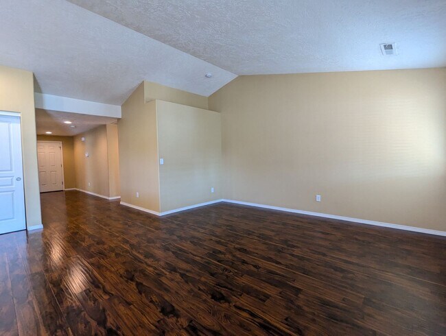 Building Photo - Nice 3-Bedroom, 2-Bath Home In Thurston Ar...