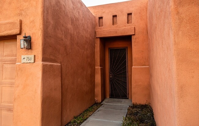 Building Photo - 7561 E Truces Pl