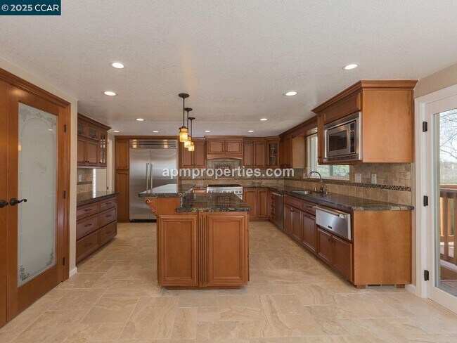 Foto del edificio - 4112 Creekpoint Ct