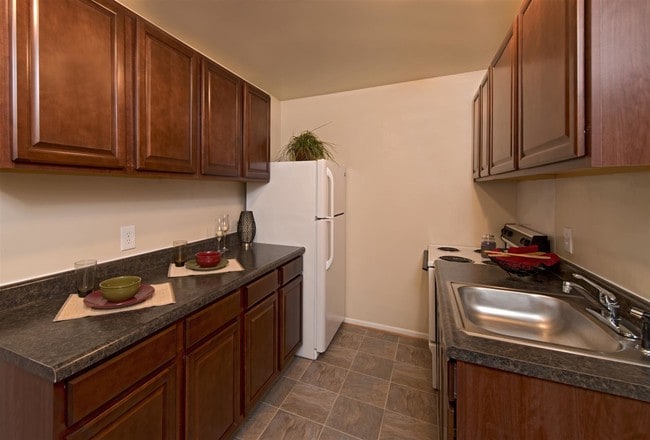 Building Photo - Hodges Manor Apartments