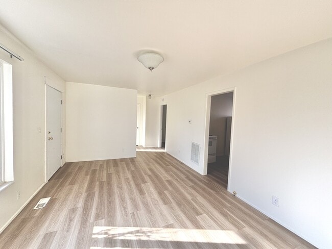 Building Photo - 1001 S 400 E