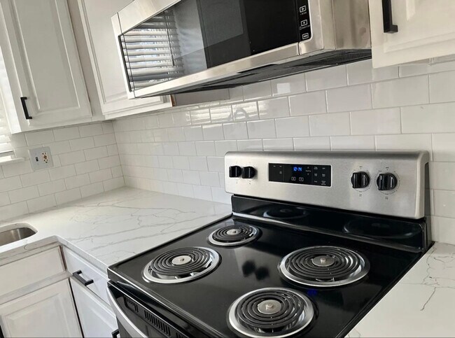 Foto del edificio - 317 Birch Dr