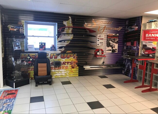 Showroom - 116 N 3rd Ave
