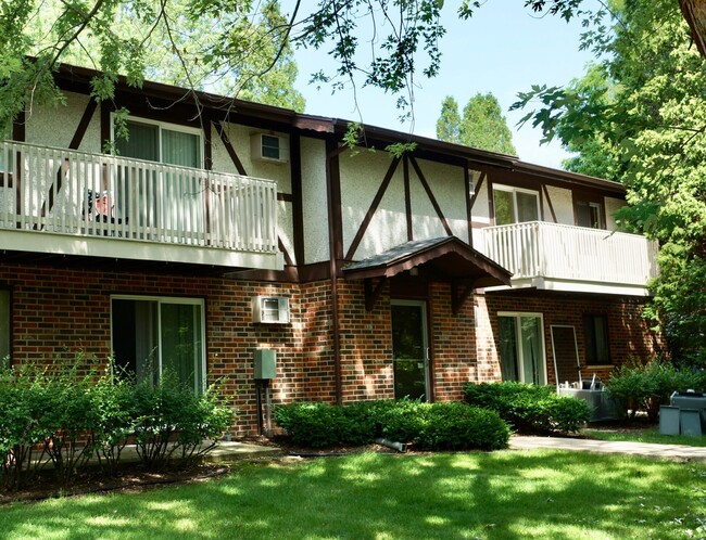 Foto del edificio - FREE heat, minutes from Madison and Fitchb...