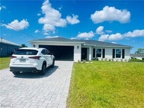 Building Photo - 3626 NE 19th Ave