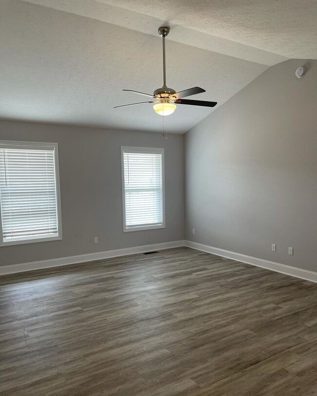 Building Photo - 488 Labrador Dr