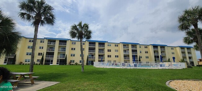 Foto del edificio - 3131 S Ridgewood Ave
