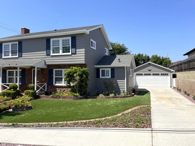 Building Photo - Charming updated 3-bedroom home with a/c near Victor Park