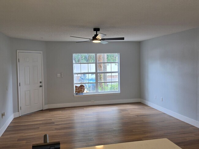Foto del edificio - FOR RENT!! RECENTLY RENOVATED 2 BEDROOM 2 BATH CONDO (FIRST FLOOR)...
