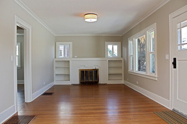 Building Photo - Quintessential Beaumont-Wilshire Bungalow ...