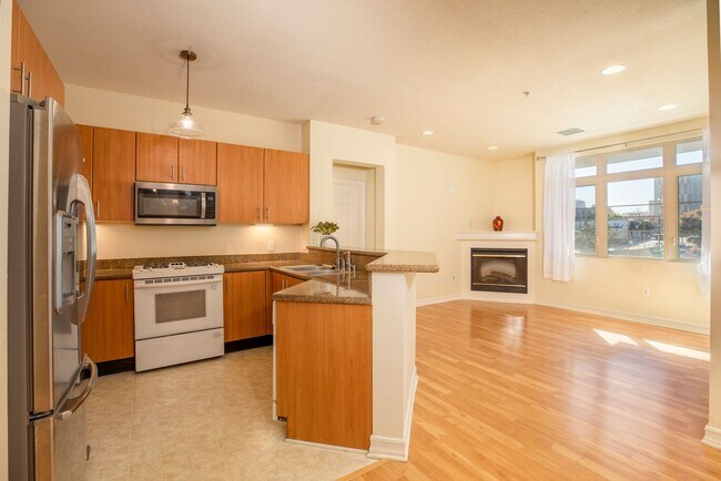 Foto del edificio - Stylish and Spacious Corner Unit with Modern Comforts in the Heart of San Diego