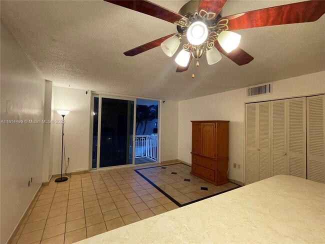 Building Photo - 401 Ocean Dr