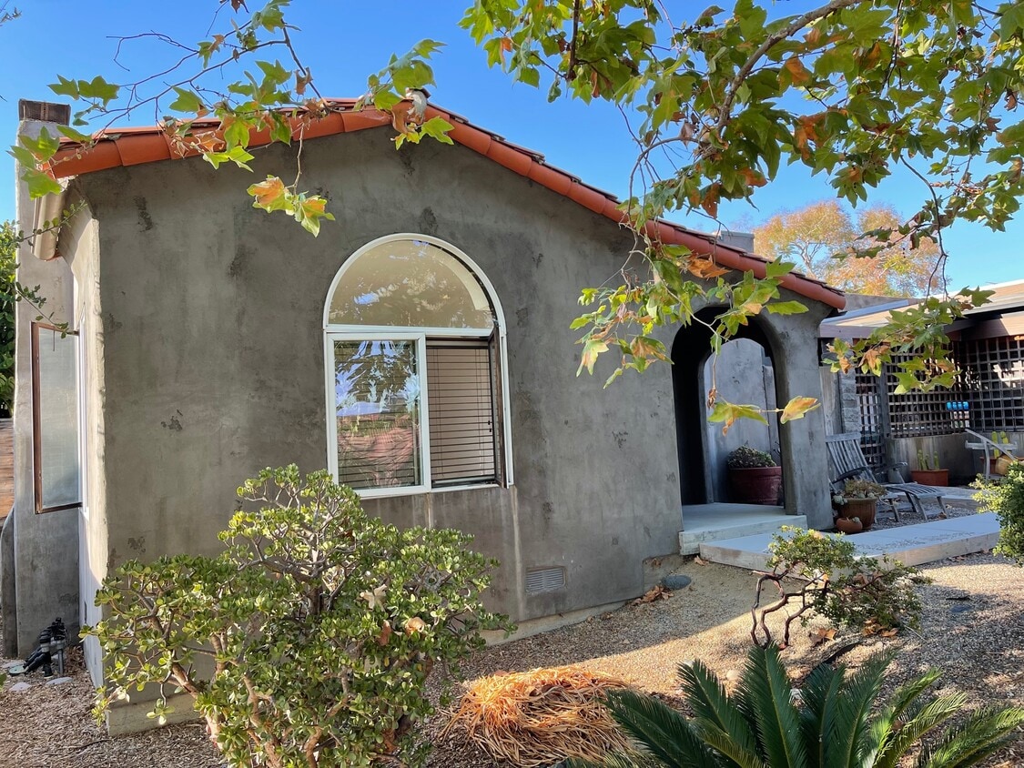 Primary Photo - 2616 Lomita St