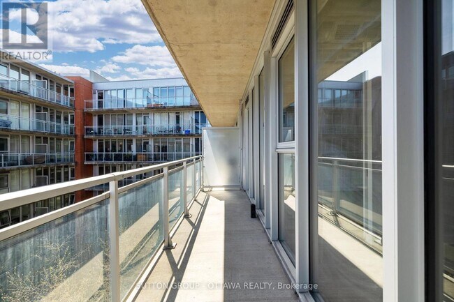 Photo du bâtiment - 354-354 Gladstone Ave