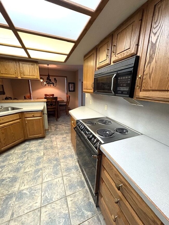 Building Photo - Stunning 3-Bedroom, 2-Story Townhome for Rent – 3,000 sq ft