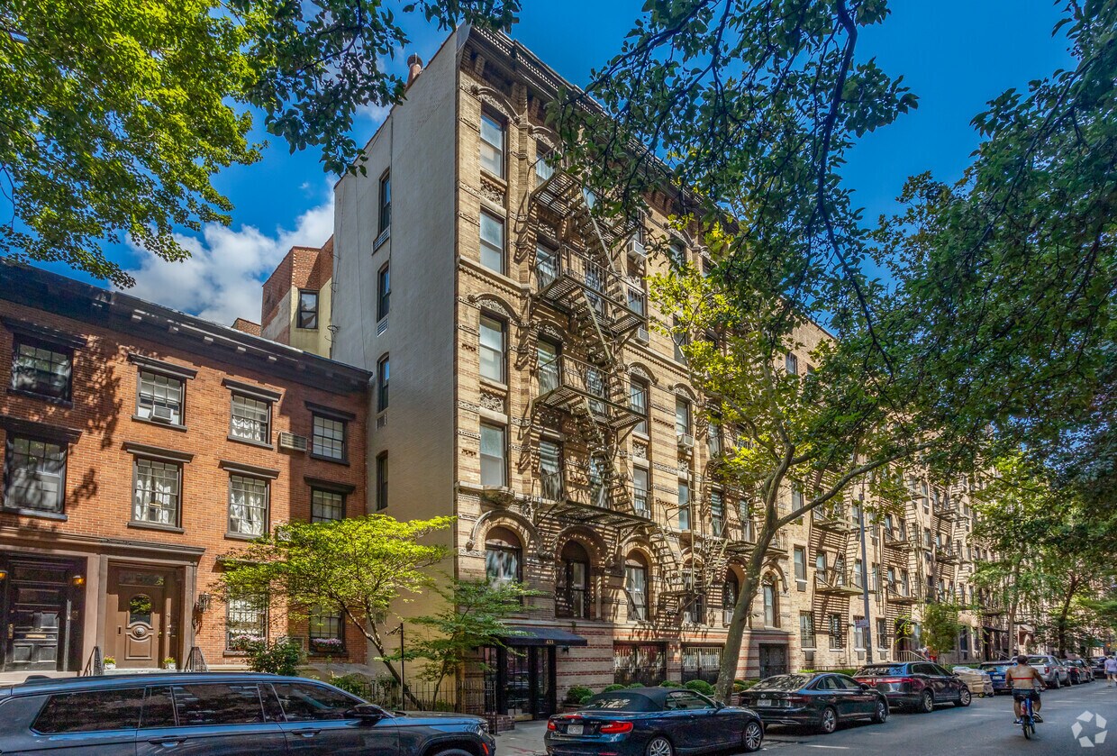 Primary Photo - 433 W 24th St