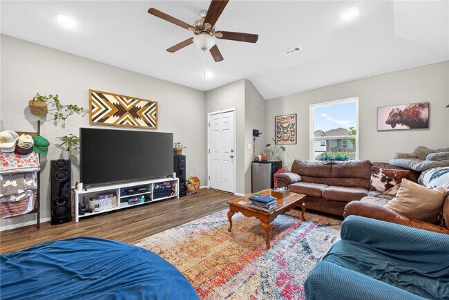 Building Photo - 967 E Sparrow Cir