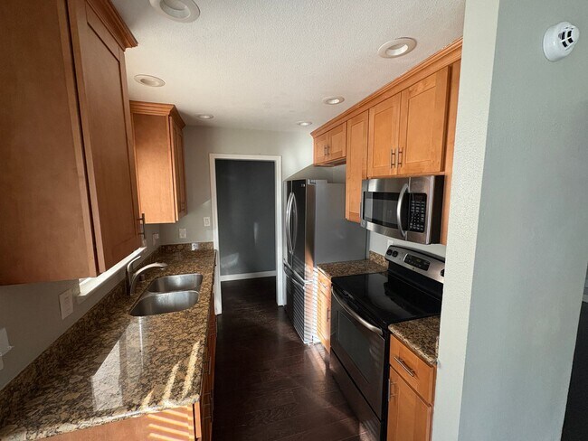 Foto del edificio - 3 Bedroom 2 Bath Home Available Now!