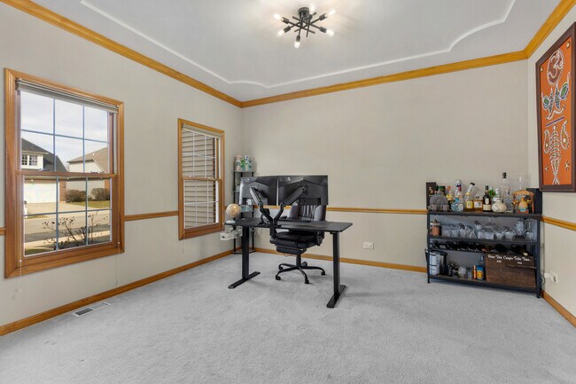 Building Photo - 2052 Gardner Cir E