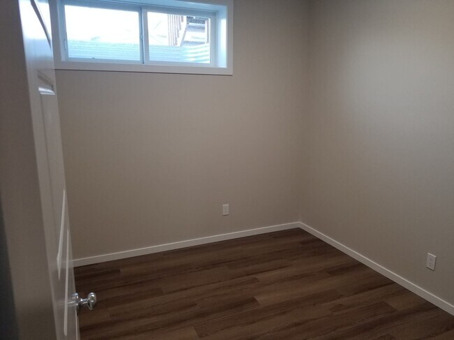 Photo du bâtiment - 17816 73 St NW