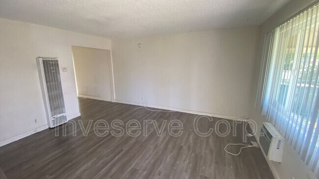 Foto del edificio - 908 Edith Ave