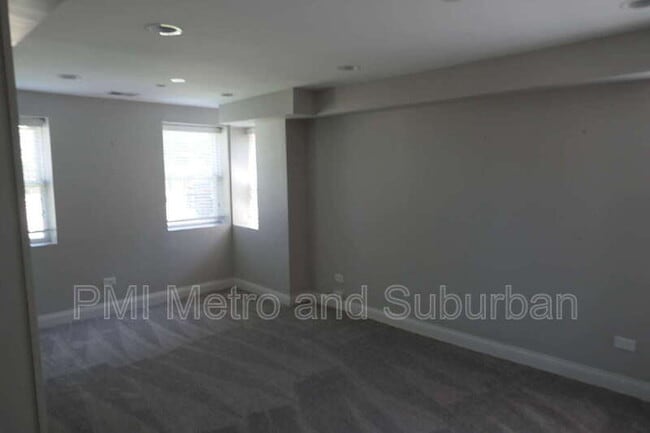 Building Photo - 1832 Dodge Ave