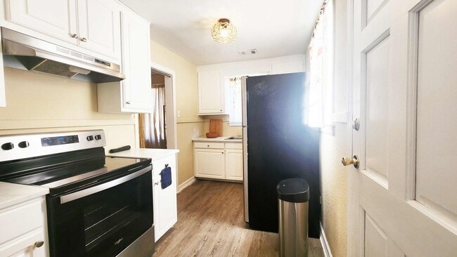 Building Photo - 3 Bedroom Single Family Home in Columbus