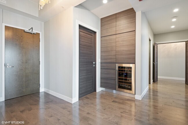 Foto del edificio - 450 E Waterside Dr