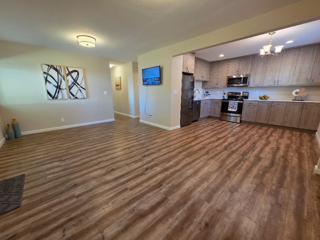 Building Photo - 2608 Unander Ave