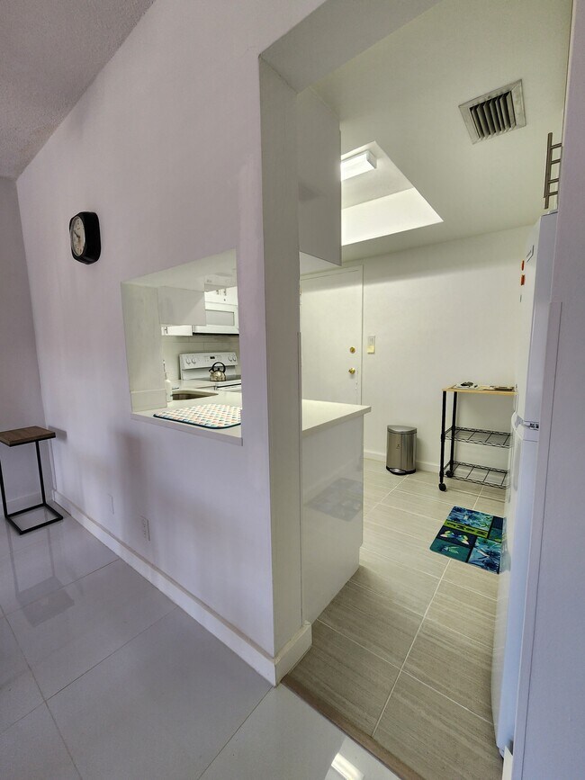 Foto del edificio - 1400 NE 169th St