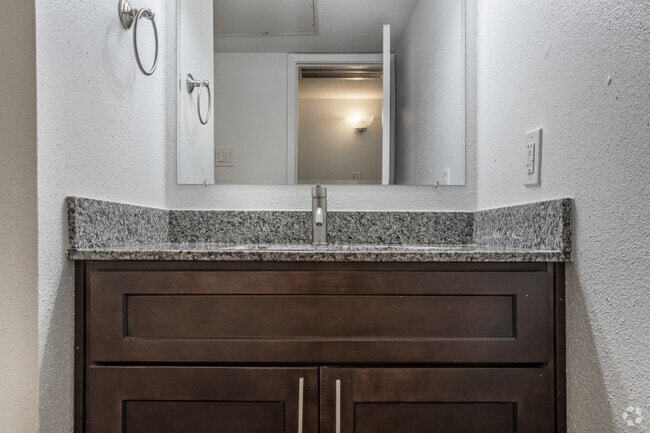 1 habitación, 1 baño con estudio - 848 pies cuadrados - Kingwood Lakes