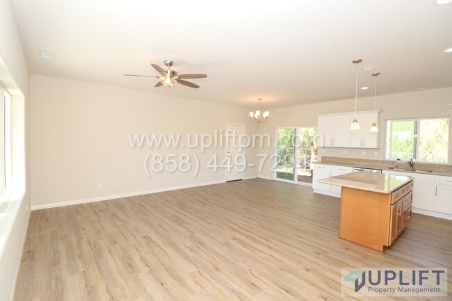 Building Photo - 3 Bed, 2 Bath House, 1200 SqFt.  RECENT BUILD