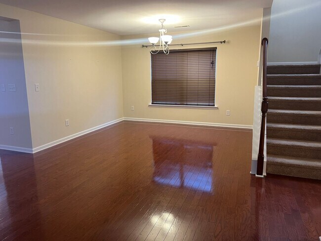 Foto del edificio - 4 Bed | 2.5 Bath House in Durham - Fenced ...