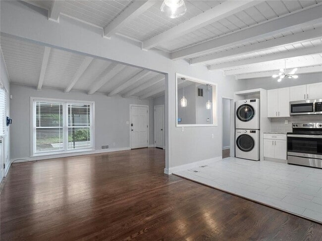 Building Photo - 3132 Laventure Dr