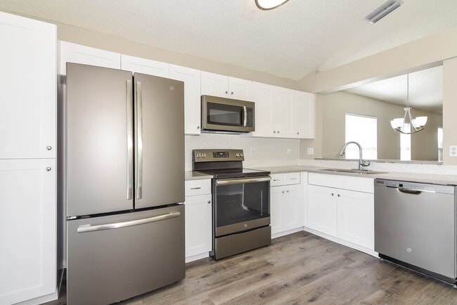 Building Photo - 22649 St Thomas Cir