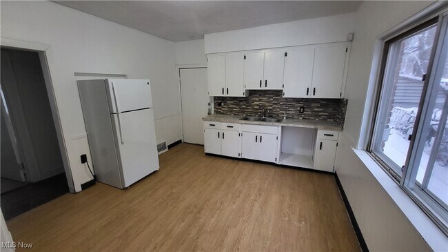 Foto del edificio - 15722 Halliday Ave