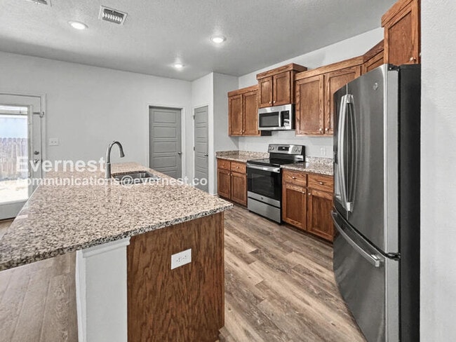 Building Photo - 702 Freedom Cir