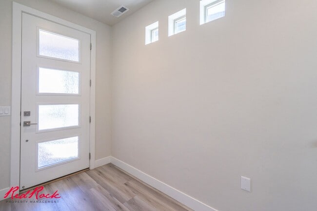 Building Photo - Hurricane Valley 3 Bedroom Townhome