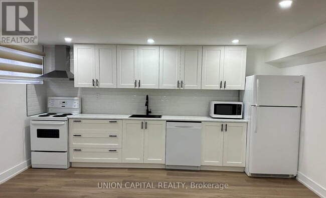 Building Photo - 29 Broadlands Blvd