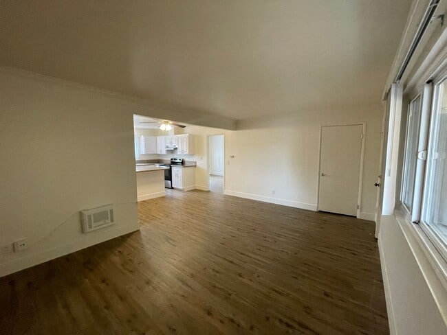 Building Photo - 363 Playa Del Sur St