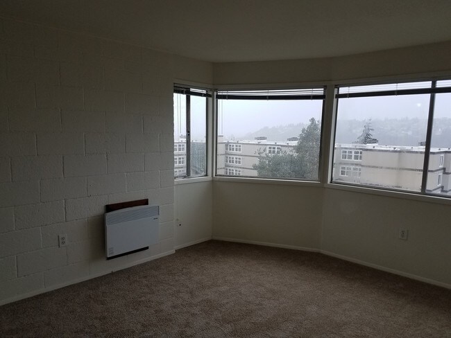 Building Photo - Cozy studio in West Queen Anne